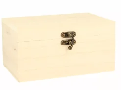 Baúl de madera con 53 corazones