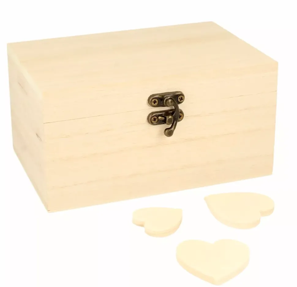 Baúl de madera con 53 corazones