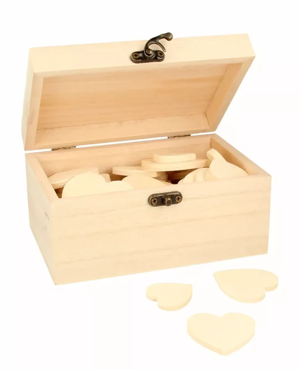 Baúl de madera con 53 corazones