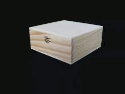 Caja cuadrada de madera mediana