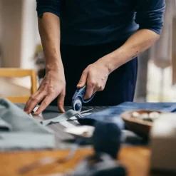 Cutter Rotatorio con Cambio Fácil de Cuchilla Azul Fiskars Ø45mm