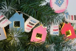 Guirnalda de casitas de madera con luces LED