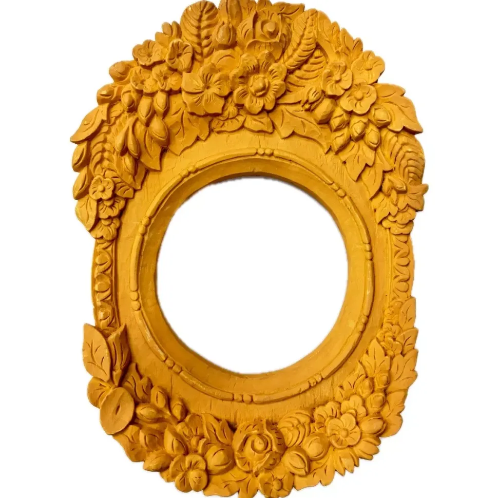 Marco floral de estilo barroco en resina