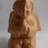 Ángel de rodillas rezando de cartón