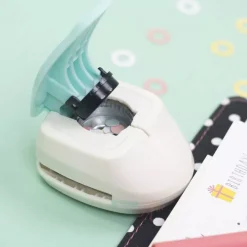 Perforadora Reinforcer Hole Punch We R Memory Keepers