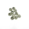 Set de 10 cuentas de flores plata