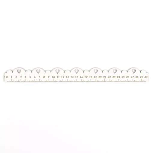 SUPER OFERTA **40%** Regla de Madera Con Corazones Troquelados Dayka 30cm